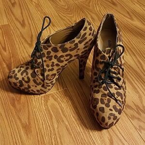Dollhouse animal print high heel ankle boots Sz. 9